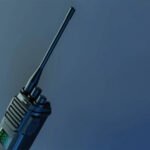 ⁦جهاز اتصال لاسلكي ووكي توكي – ثنائي الاتجاه قابل لإعادة الشحن بمدى 5 كيلومترات وتصميم مقاوم للماء بمعيار IP68⁩ - الصورة ⁦2⁩